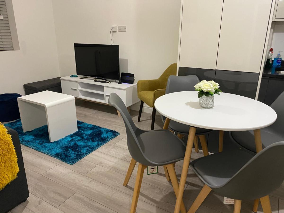 Marie'S Serviced Apartments- 2 Bedroom City Stay Bedford Eksteriør billede